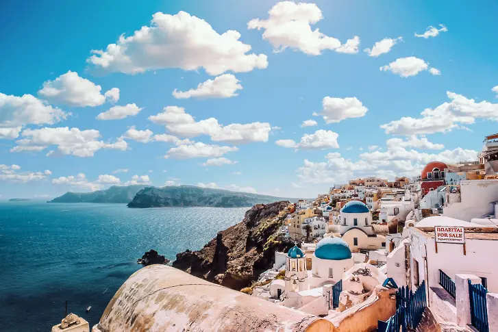 Почти половината гърци не могат да си позволят едноседмична почивка