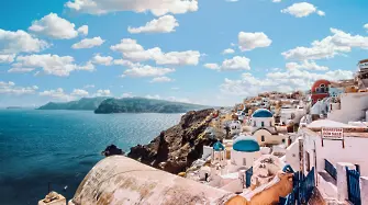Почти половината гърци не могат да си позволят едноседмична почивка