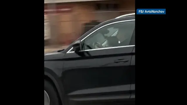 Дете подкара дипломатически автомобил в София и мина на червено три пъти 