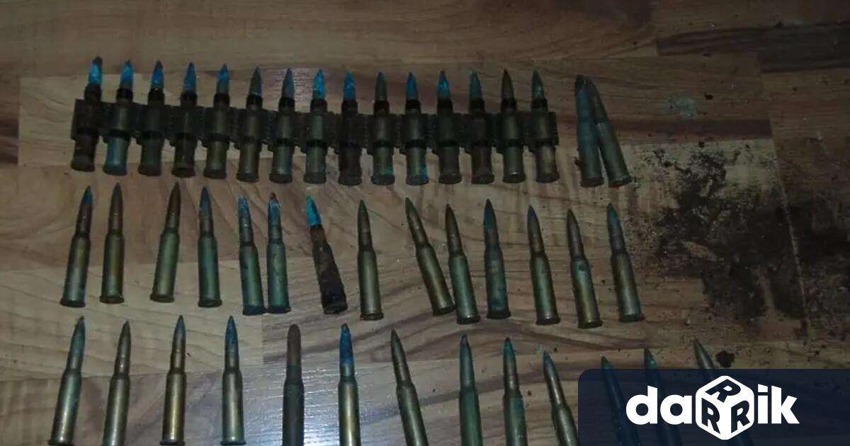 Незаконно оръжие боеприпаси и взривни материали са иззети от частен