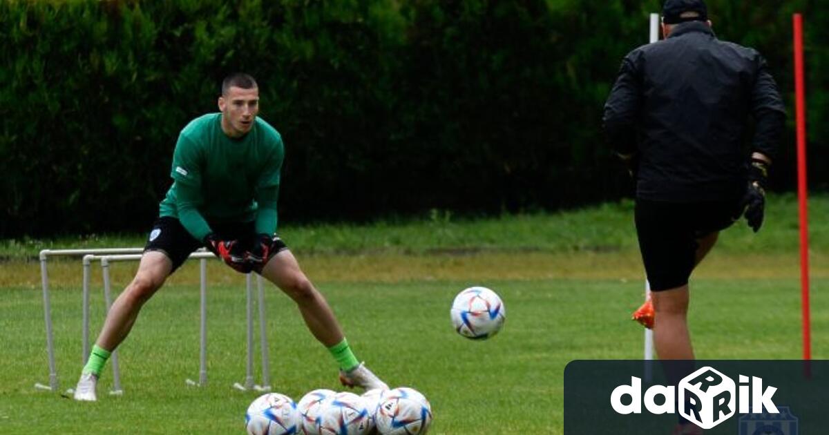 Футболистите на Черно море започнаха седмицата с двуразови занимания След