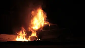 Кола се запали на „Траянови врата”, движението е затруднено