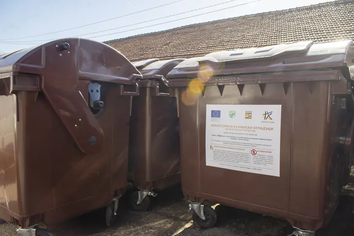 130 контейнери за зелени и градински и за хранителни и кухненски отпадъци са поставени в Мездра и селата от общината