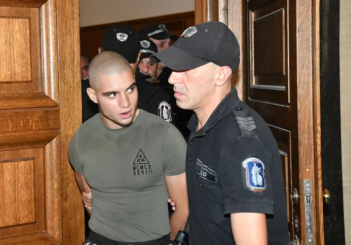 Прокурорският син от Перник няма да излиза от ареста