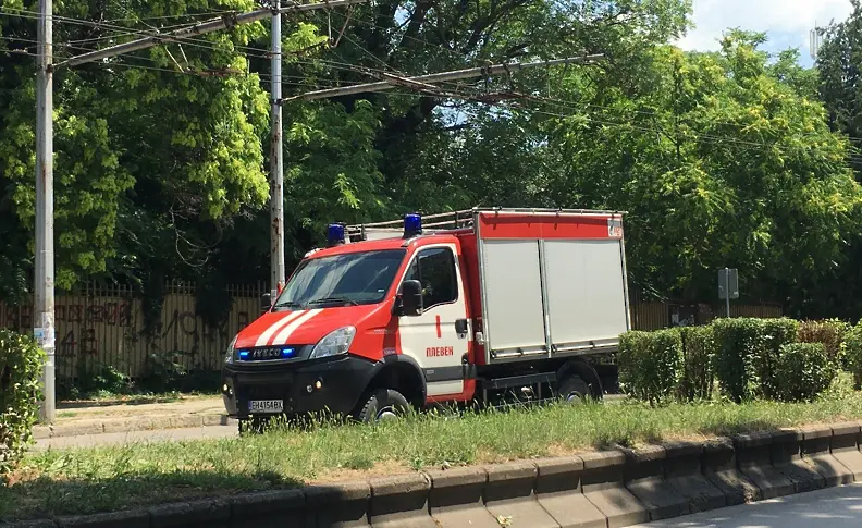 Забравена храна на котлон предизвика пожар в апартамент в Плевен