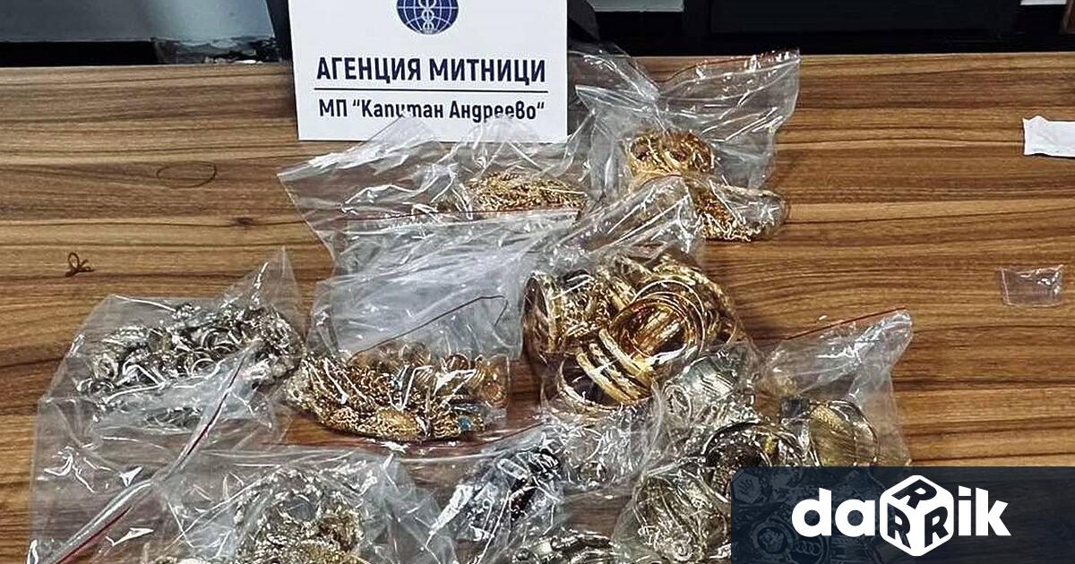 Контрабандни златни накити за над 76 000 лева задържаха митничарите