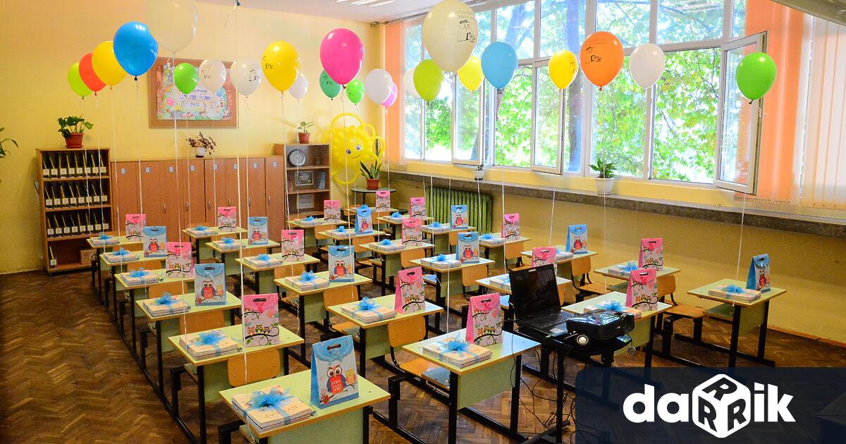 2 965 деца са записани в първи клас във варненски