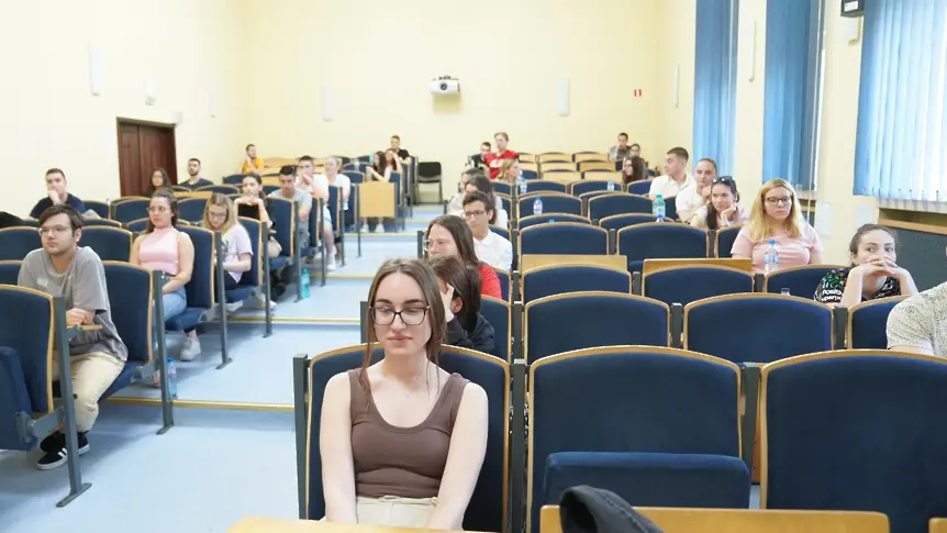 Близо 1000 кандидат-студенти се явиха в МУ-Плевен на изпита по биология и химия за специалностите „Медицина“ и „Фармация“