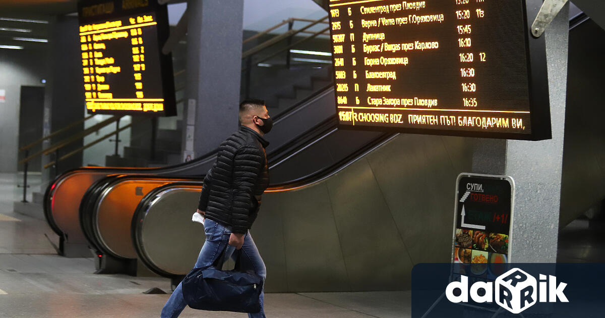 Централната гара в София беше затворена заради забравена чанта съобщиха