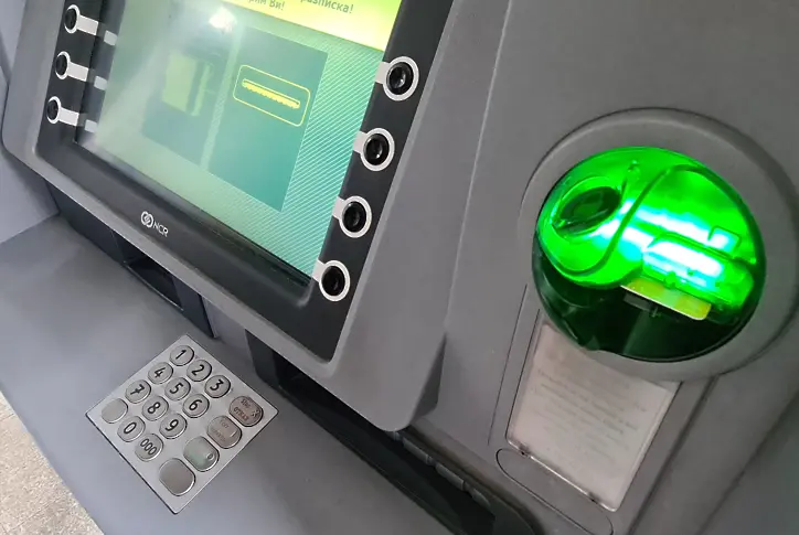 Банките активно премахват банкомати