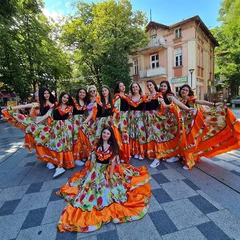 Младежи представят културата и традициите си във Велинград