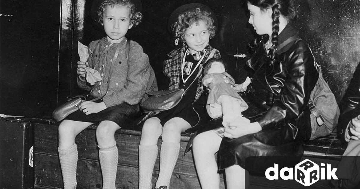 Снимкана триеврейски момичета бягащи от Нацистка Германия се превръща в