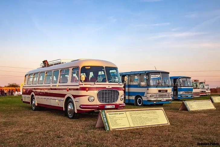 Легендарно возило на събора на ретро автобуси в Брестовица