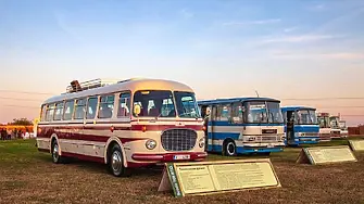 Легендарно возило на събора на ретро автобуси в Брестовица