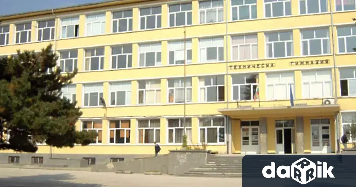 Казусът с двора на Професионалната техническа гимназия във Варна намери
