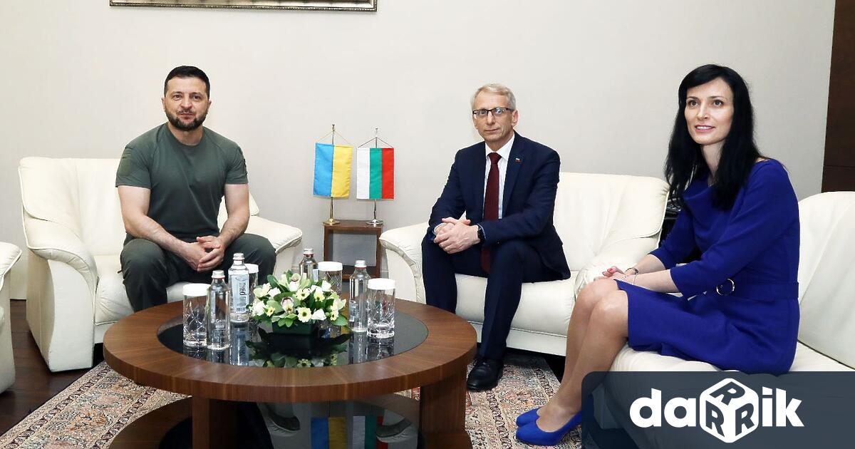 Започна срещата на премиера акад Николай Денков и вицепремиера Мария