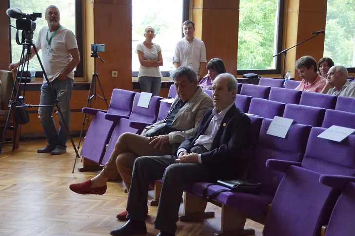 Водещи специалисти извършиха безплатни прегледи и участваха в конференция в Левски