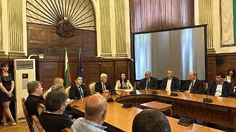 Кметът на община Мездра получи от министъра на земеделието договор за изпълнение на проект за създаване на Местна инициативна група