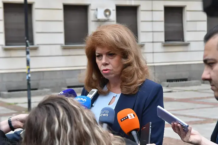 Илияна Йотова: Критиките срещу президента целят да отнемат вниманието от поетия от правителството ангажимент към президента Зеленски