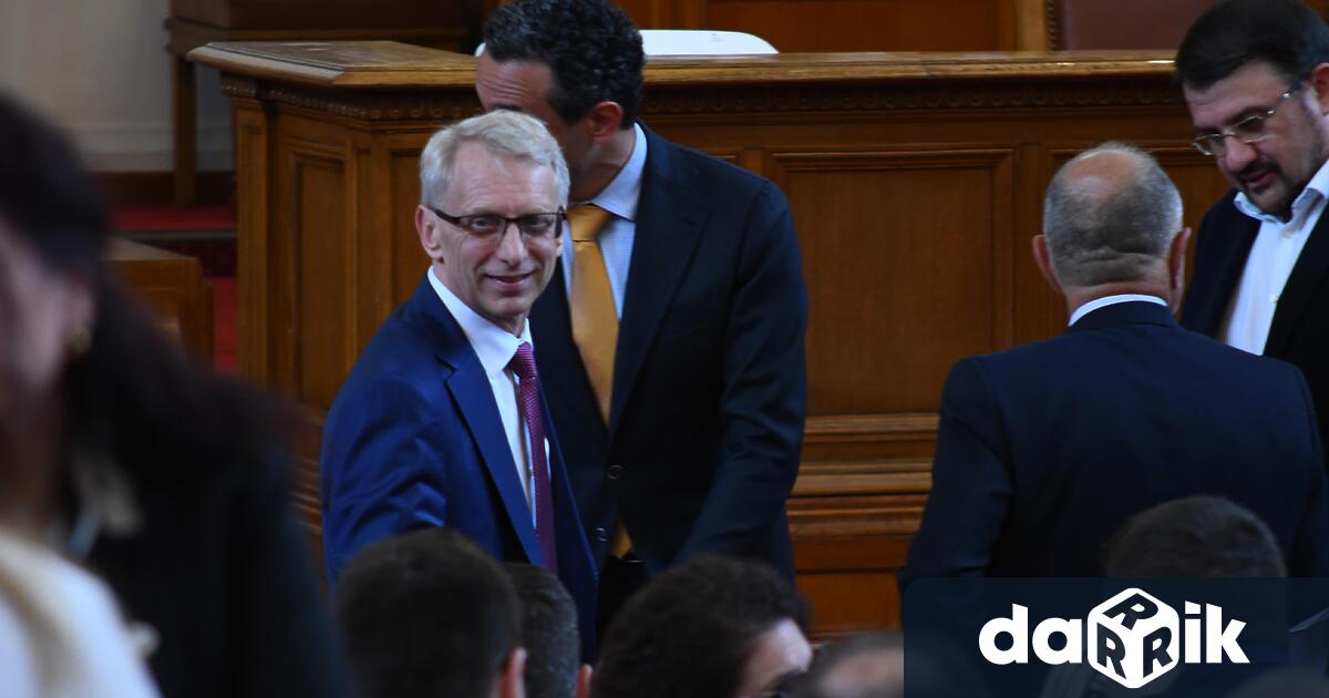 Народните представители ще изслушат премиера акад Николай Денков както и