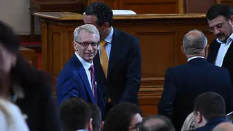 Премиерът Денков и 16 министри на парламентарен контрол