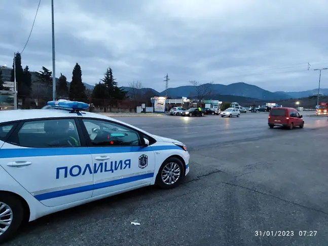 Задържаха 50-годишен мъж за кражба от автомобил в Сливен