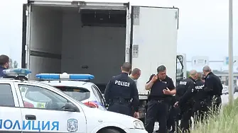 „Бити са с тръби“: Задържаха камион с 90 нелегални мигранти на магистрала “Тракия”