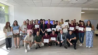 Кметът на Враца връчи сертификати на млади математици от Враца, които стажуваха в 