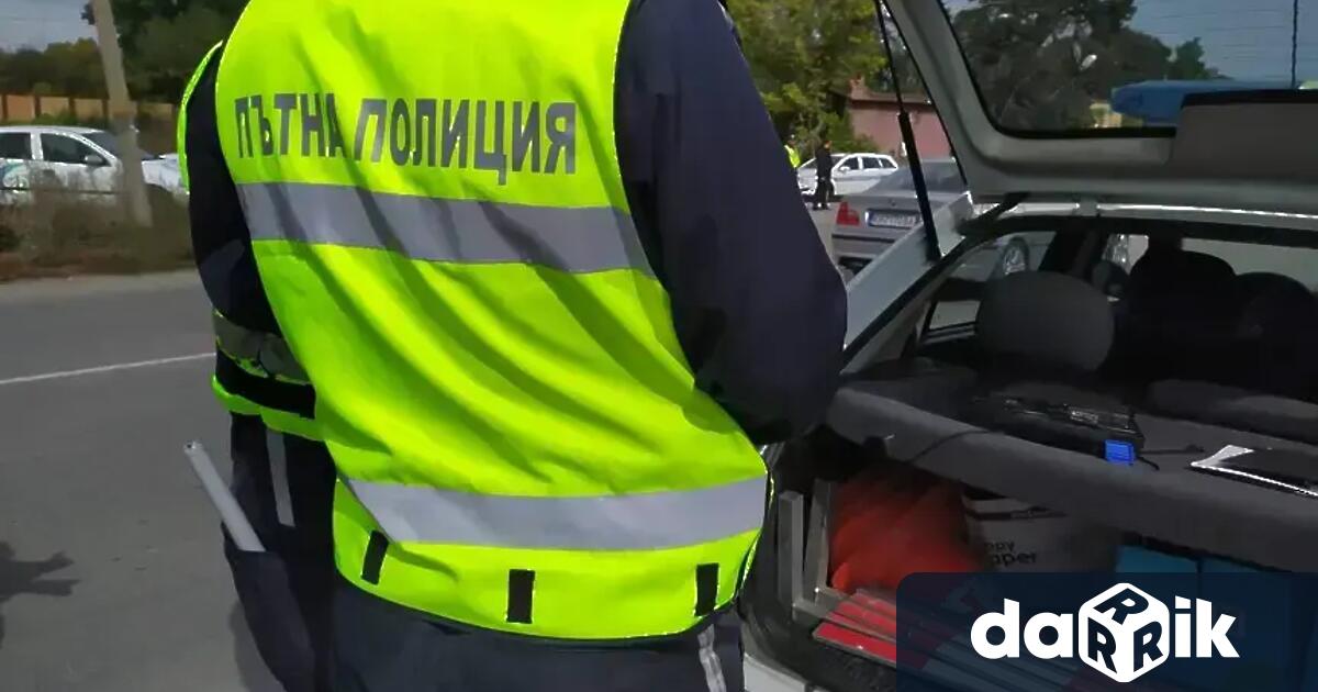 44 годишен водач на лек автомобил Опел е задържан вчера с полицейска