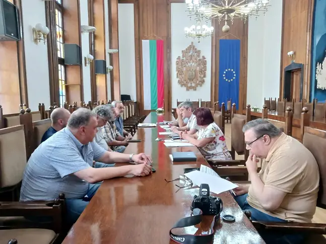 Конкурсната комисия не одобри представените идейни проекти за „Двете сърнета”