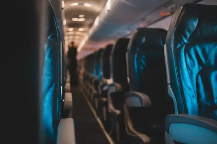 Пътник в самолет принуди екипажа да кацне принудително заради липсваща храна 