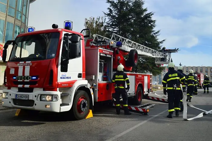 Автомобил се запали по време на движение в Тополчане
