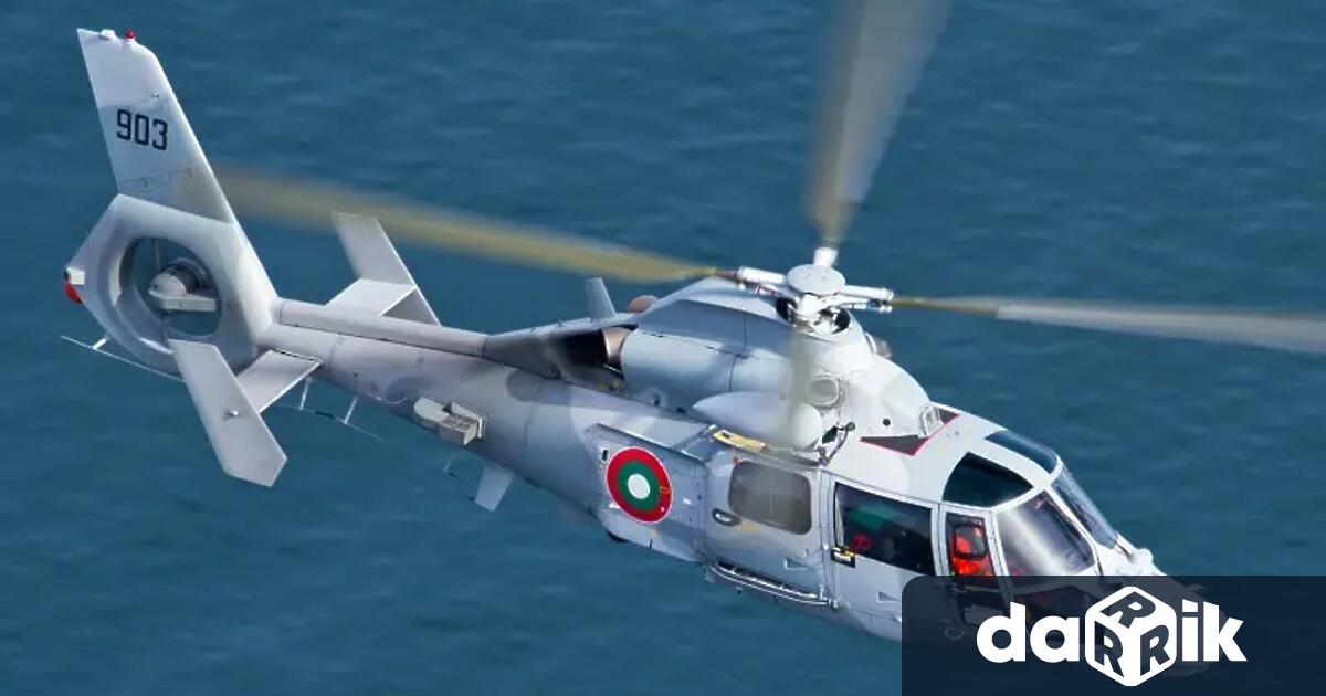 Вертолет от морската вертолетна авиобаза Чайка извърши планирани полети с