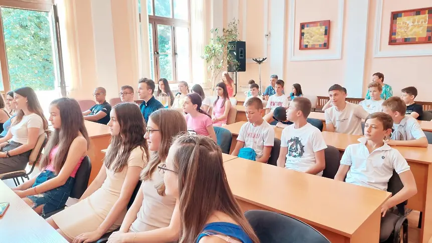 Наградиха победителите в конкурса „Клас на годината“ 2022/2023