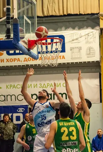 Баскетболният клуб Спартак-Плевен запазва още един играч от миналогодишния си състав