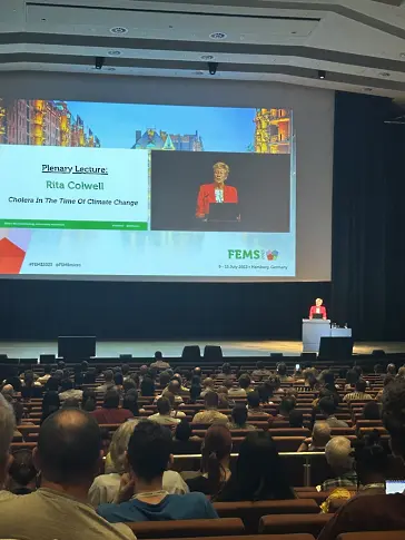 Преподавател на МУ-Плевен взе участие в Конгреса на европейските микробиолози в Хамбург