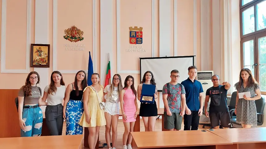 Наградиха победителите в конкурса „Клас на годината“ 2022/2023