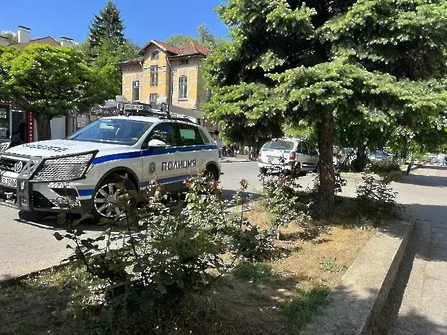 45- годишна жена сряза гумите на Фолксваген, в нейната кола полицаите откриха близо 5 кг.тютюн без бандерол