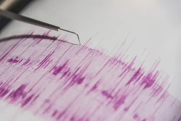 Земетресение с магнитуд 7,4 разтърси полуостров Аляска