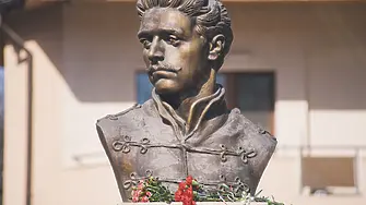       С поклонение пред паметника на Васил Левски Мездра ще почете 186-ата годишнина от рождението на Апостола на свободата