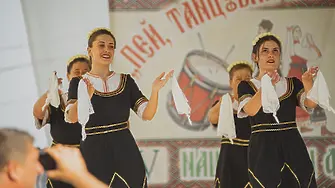 Над 400 самодейци се изявиха на IV Национален фолклорен фестивал „Пей, танцувай и в Моравица лудувай“