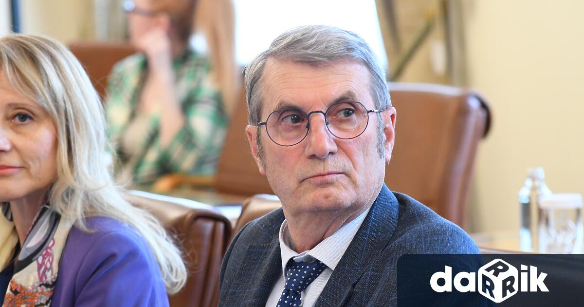 Здравният министър Христо Хинков заяви пред че ще се
