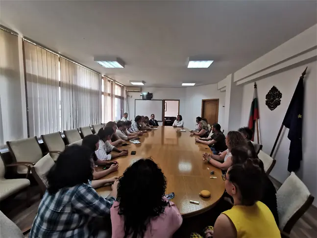 Новият областен управител на област Плевен Виолета Иеремиева и заместникът й Николай Абрашев встъпиха в длъжност