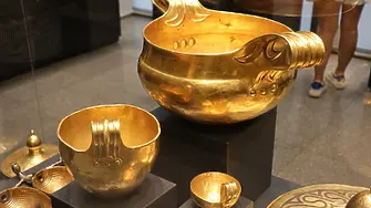 Тринадесетте златни съда от Вълчитрънското съкровище могат да се видят в Археологическия музей в Пловдив