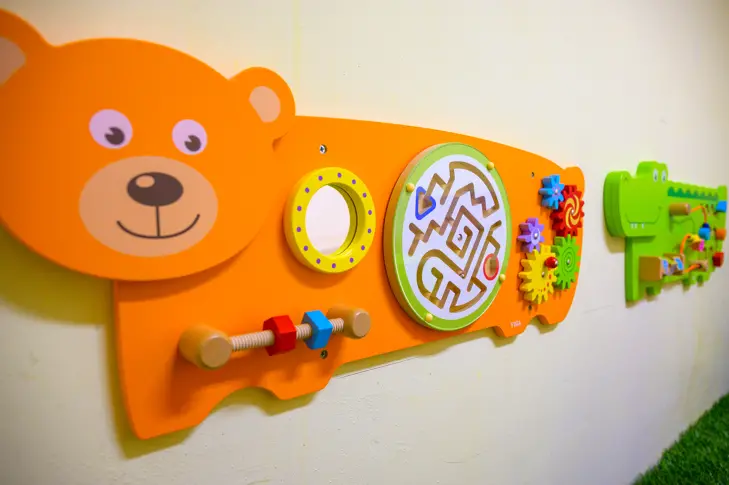 Община Кюстендил изгради  детски кътове с образователни игри  в  двете поликлиники