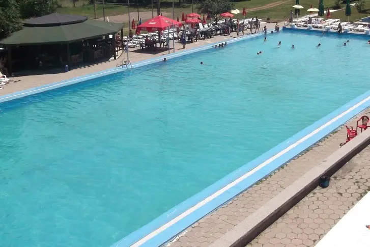 Още два басейна отварят врата за летния сезон в Сливен