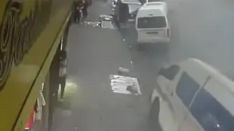 Един загинал и 48 ранени след експлозията под централна улица в Йоханесбург (видео)