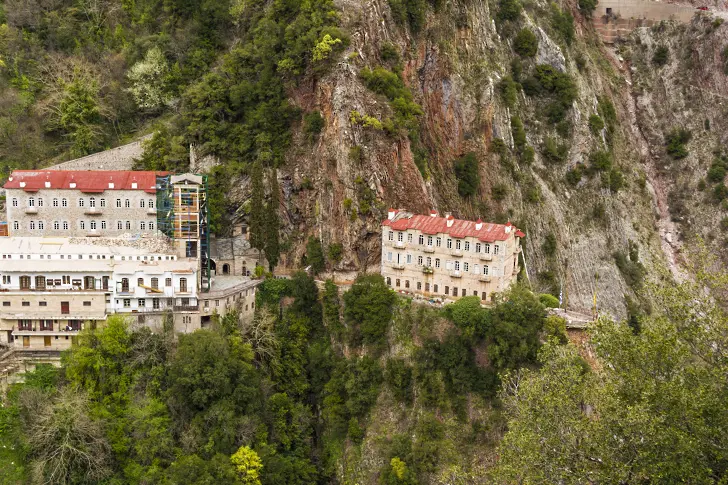 Пожар в манастира на Родос, монахините са блокирани