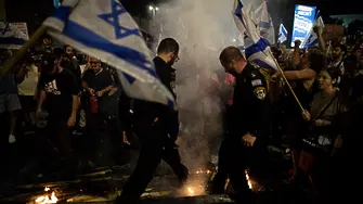 Хиляди на протест в Израел след приемането на спорна съдебна реформа (снимки)