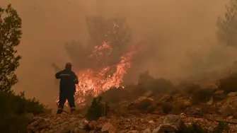 Пети ден продължава огненият ад на остров Родос (снимки)